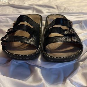 GUC Alegria slip on shoes. Size 38.